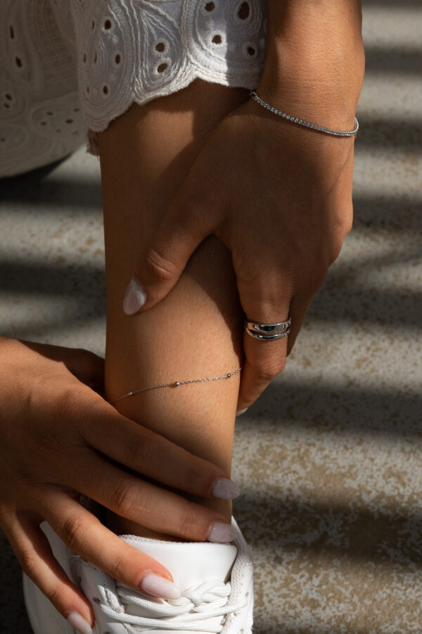 High-resolution image of Breeze anklet - silver - Take a step towards elegance with our Breeze Anklet. A perfect accessory to bring elegance to your every stride. Details: Sterling silver 925